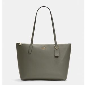 NWT Coach Shoulder Bag Green Military Olive Medium Size